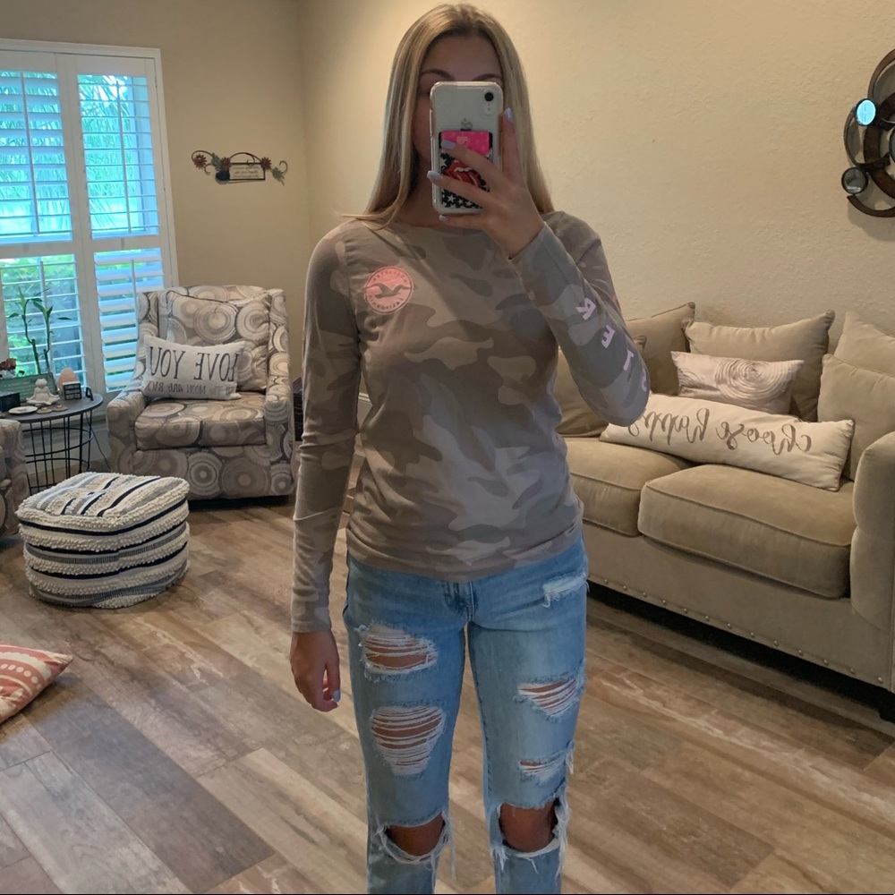 Hollister camo long sleeve tee(pink writing on arm
